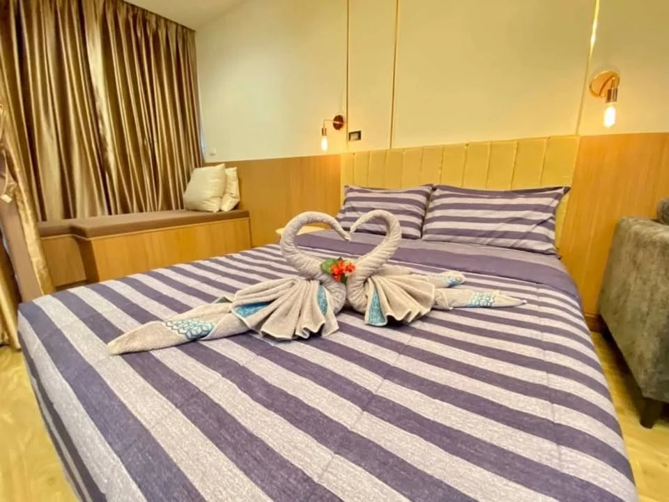For rent: Ladda Plus Sriracha, next to Koh Loi, full sea view, 25th floor, beautifully decorated, looks very good. You will regret it if you miss it.