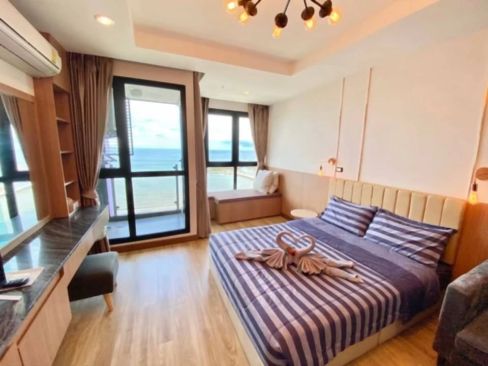 For rent: Ladda Plus Sriracha, next to Koh Loi, full sea view, 25th floor, beautifully decorated, looks very good. You will regret it if you miss it.