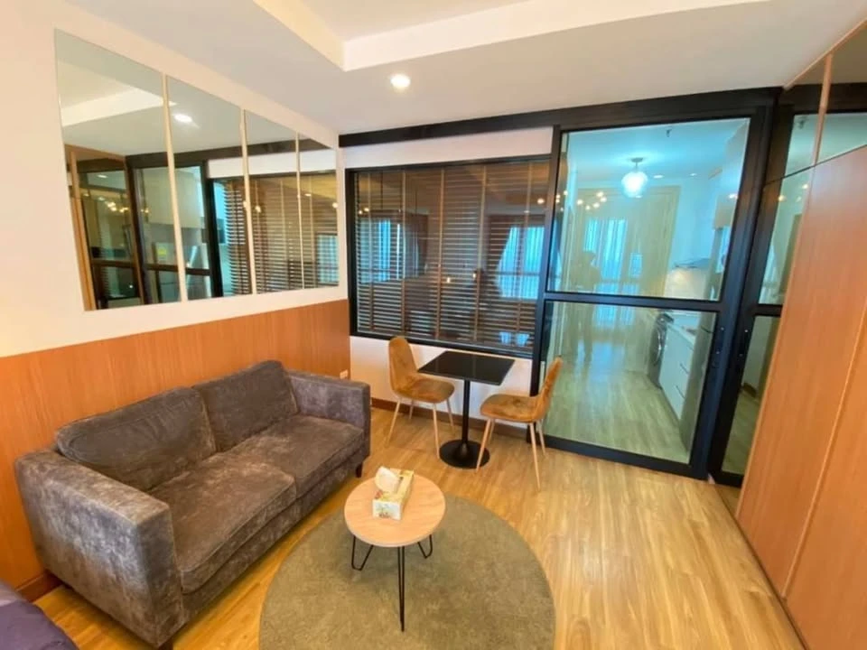 For rent: Ladda Plus Sriracha, next to Koh Loi, full sea view, 25th floor, beautifully decorated, looks very good. You will regret it if you miss it.