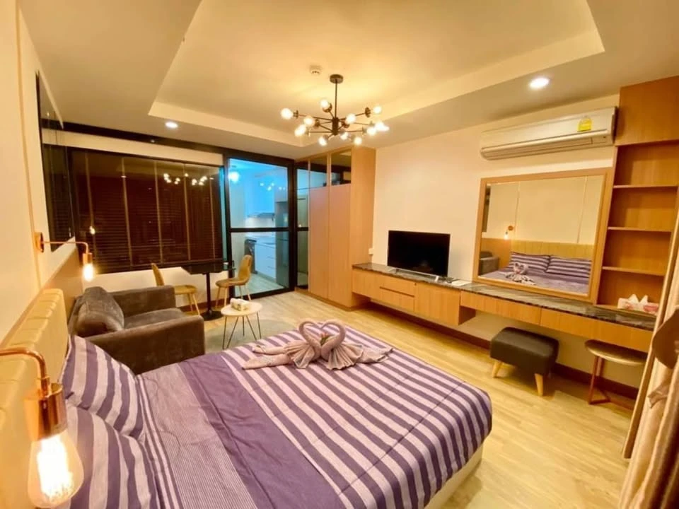 For rent: Ladda Plus Sriracha, next to Koh Loi, full sea view, 25th floor, beautifully decorated, looks very good. You will regret it if you miss it.