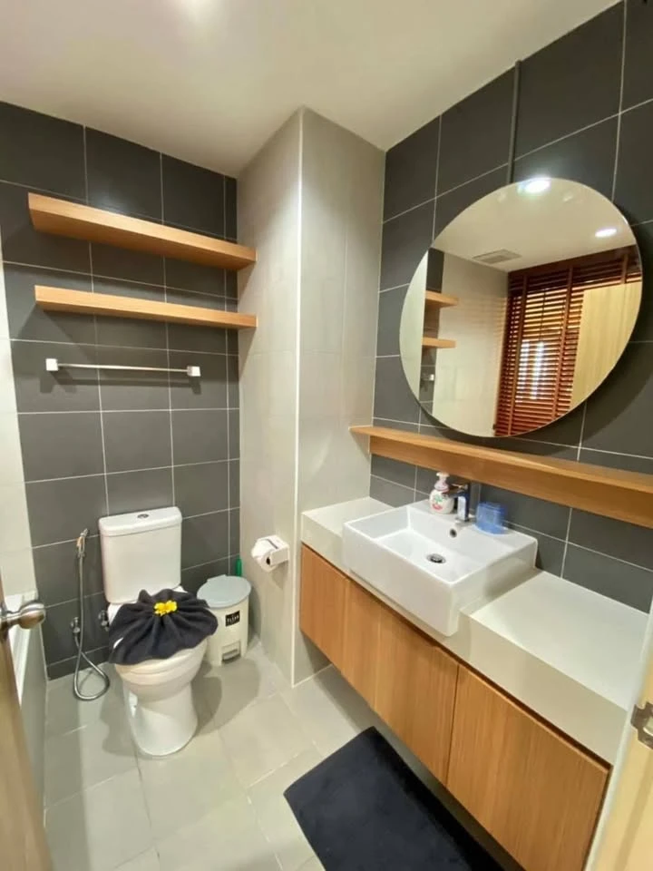 For rent: Ladda Plus Sriracha, next to Koh Loi, full sea view, 25th floor, beautifully decorated, looks very good. You will regret it if you miss it.