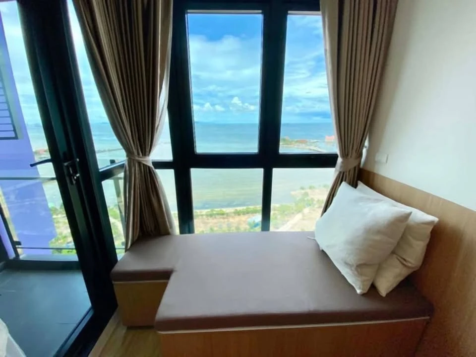For rent: Ladda Plus Sriracha, next to Koh Loi, full sea view, 25th floor, beautifully decorated, looks very good. You will regret it if you miss it.