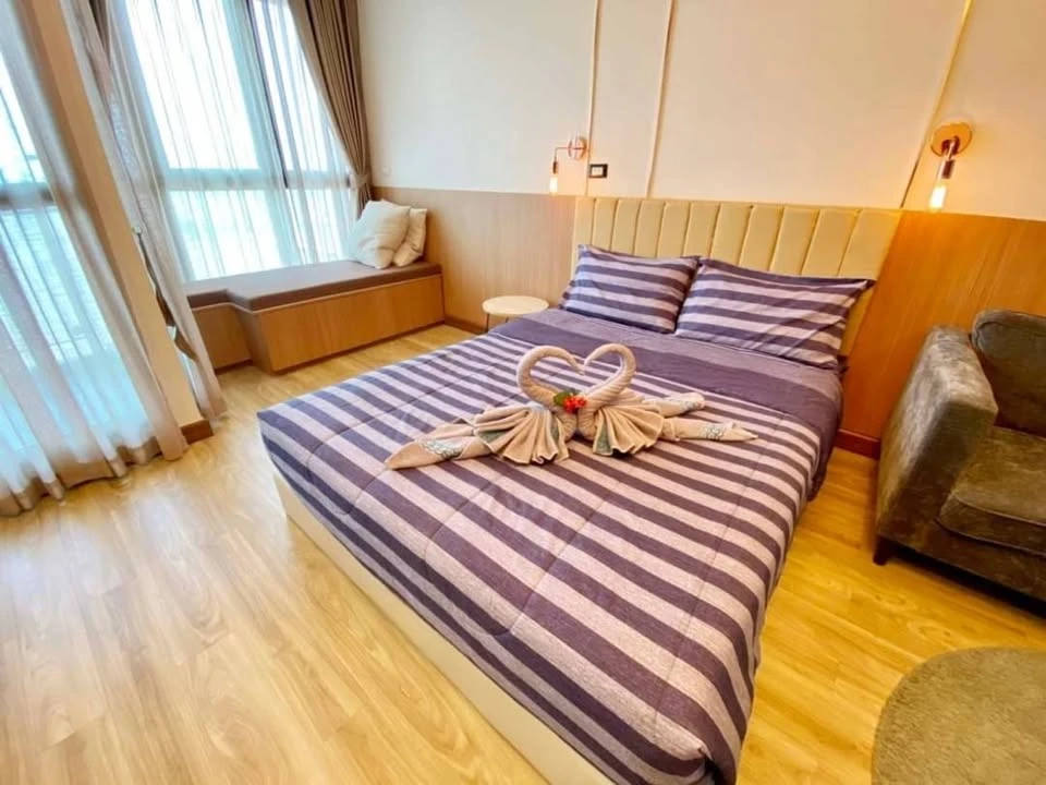 For rent: Ladda Plus Sriracha, next to Koh Loi, full sea view, 25th floor, beautifully decorated, looks very good. You will regret it if you miss it.