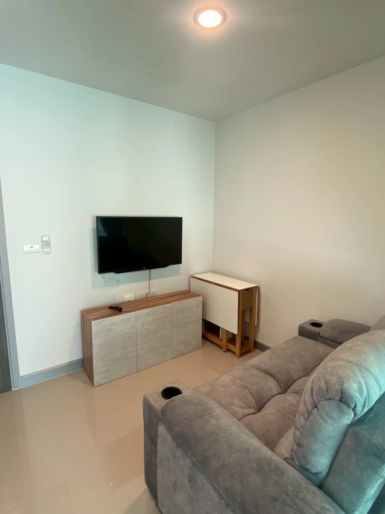 For rent!! Lazio Sriyan, 3rd floor, fully furnished, move in with your bags immediately. Book now!!