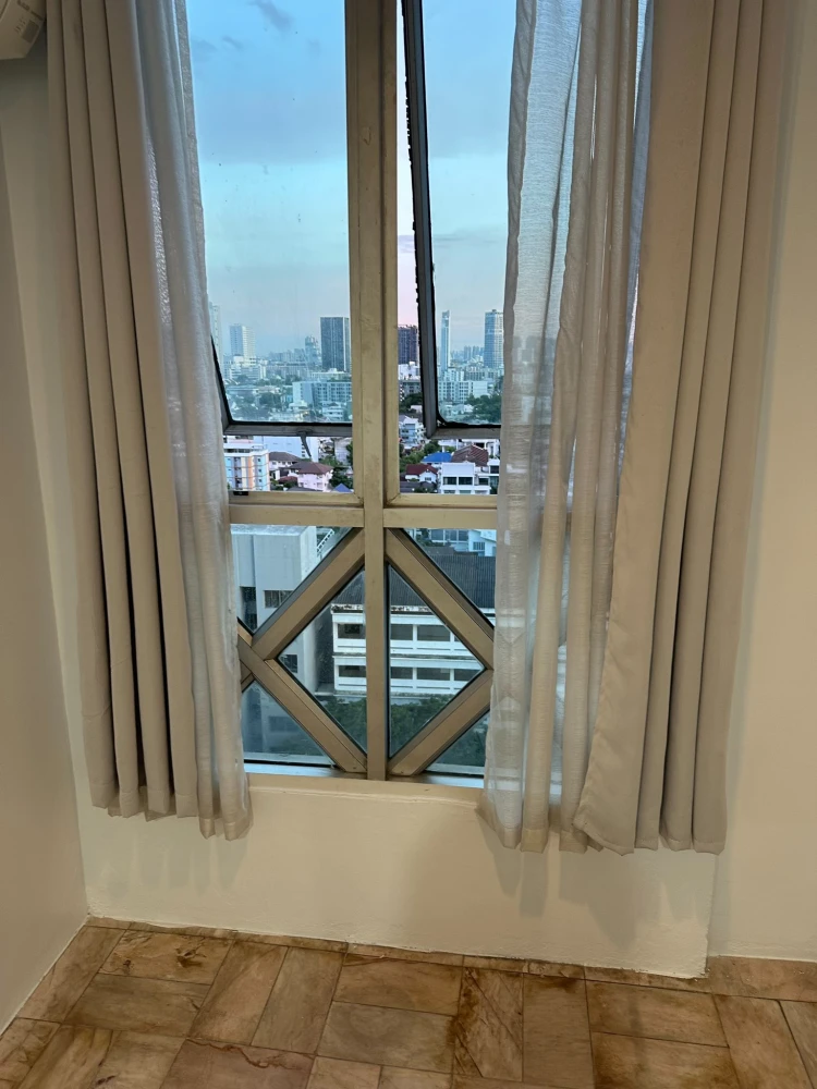 For rent: La Maison Phahonyothin 24, ready to move in, fully furnished, spacious and comfortable room, hurry and reserve now!