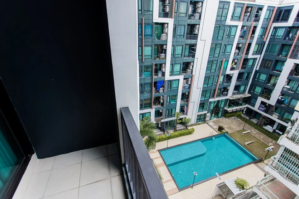 For rent: Lipp Ramkhamhaeng 43/1, 7th floor, pool view, city view, no buildings blocking the view, good wind, bright and comfortable room. Hurry and r