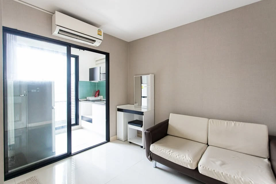 For rent: Lipp Ramkhamhaeng 43/1, 7th floor, pool view, city view, no buildings blocking the view, good wind, bright and comfortable room. Hurry and r