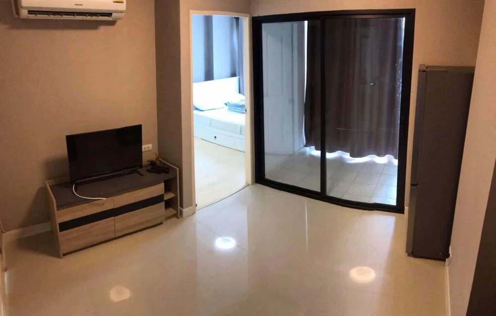 For rent: Lipp Ramkhamhaeng 43/1, 4th floor, corner unit. Very quiet and private. This is a must-book!