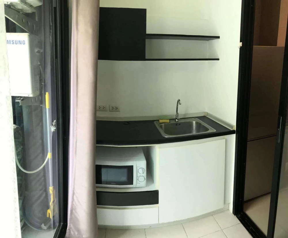 For rent: Lipp Ramkhamhaeng 43/1, 4th floor, corner unit. Very quiet and private. This is a must-book!
