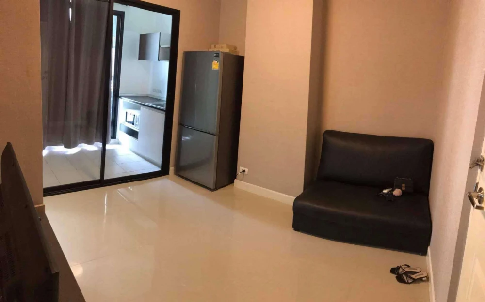 For rent: Lipp Ramkhamhaeng 43/1, 4th floor, corner unit. Very quiet and private. This is a must-book!