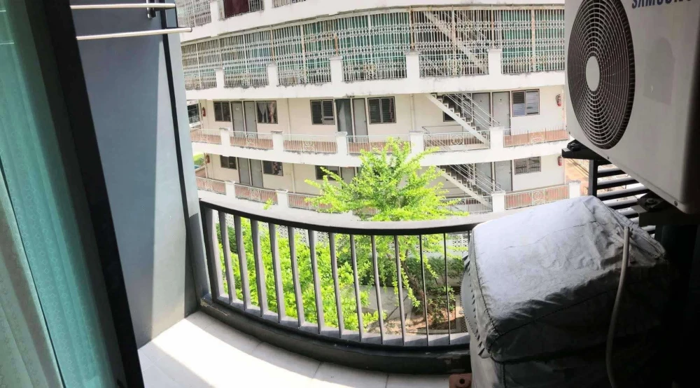 For rent: Lipp Ramkhamhaeng 43/1, 4th floor, corner unit. Very quiet and private. This is a must-book!