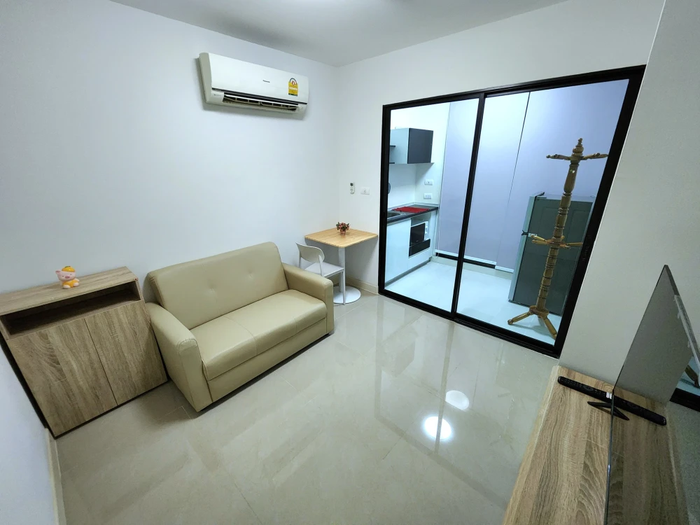 For rent: Lipp Lat Phrao 20, clean room, bright, comfortable, fully furnished, ready to move in!