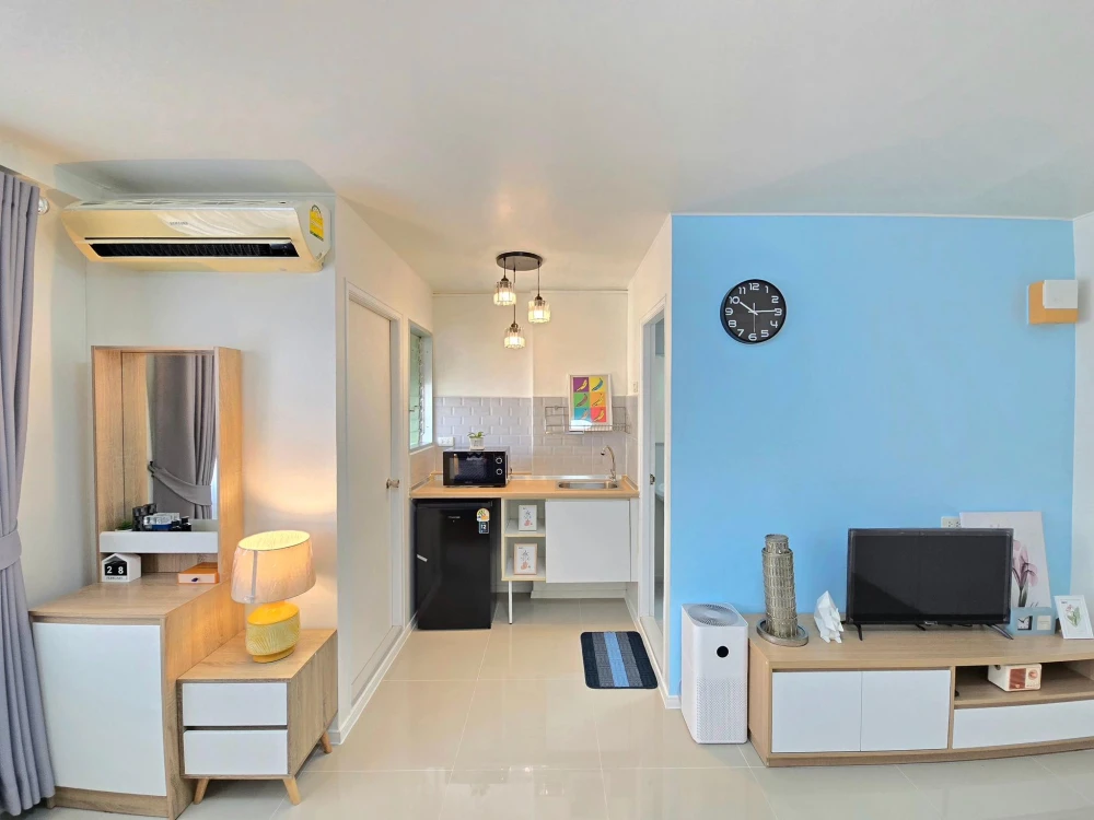 For rent: Lumpini Condo Town, Chonburi - Sukhumvit, 7th floor, corner room, beautiful room, fully furnished, very comfortable, book now, urgently.
