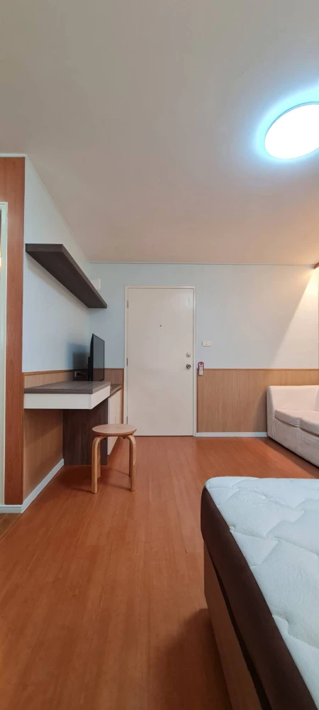 For rent: Lumpini Condo Town Chonburi-Sukhumvit, 6th floor unit. High-quality built-in furniture. Move-in ready!