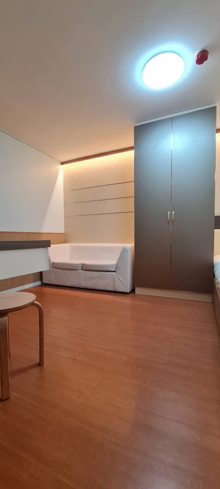 For rent: Lumpini Condo Town Chonburi-Sukhumvit, 6th floor unit. High-quality built-in furniture. Move-in ready!