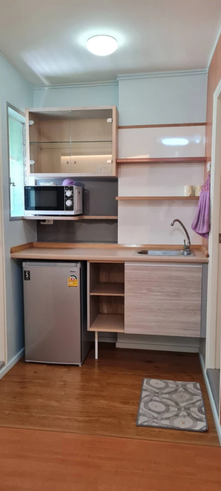 For rent: Lumpini Condo Town Chonburi-Sukhumvit, 6th floor unit. High-quality built-in furniture. Move-in ready!