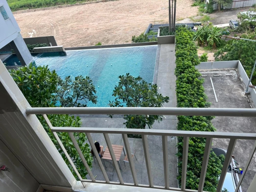 For rent: Lumpini Condo Town, North Pattaya, Sukhumvit. Pool view balcony, super chill atmosphere, at a comfortable price. Don't miss it!