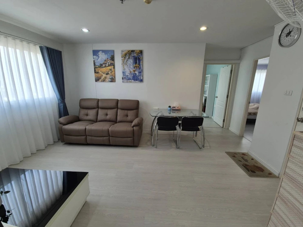 For rent: Lumpini Condo Town Pattaya North Sukhumvit. Nice room, fully furnished, affordable price. Book now before it's too late!!!