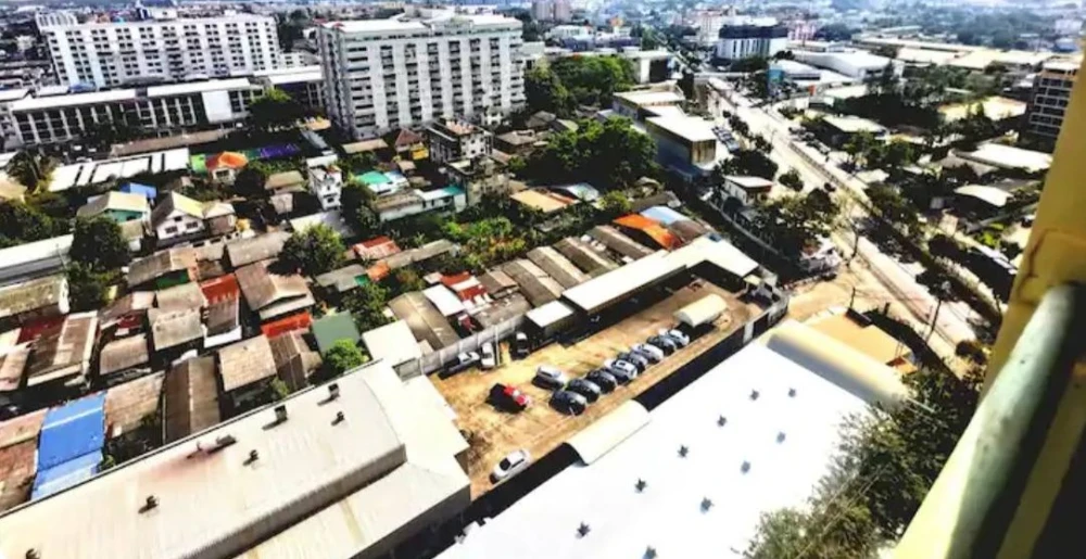 For rent: Lumpini Condo Town Ramintra - Nawamin, Building D, 18th floor, city view, airy and comfortable, fully furnished, convenient, clean, don't mi