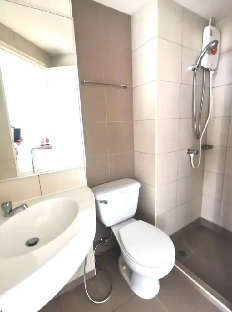 For rent: Lumpini Condo Town Ramintra - Nawamin, Building D, 18th floor, city view, airy and comfortable, fully furnished, convenient, clean, don't mi