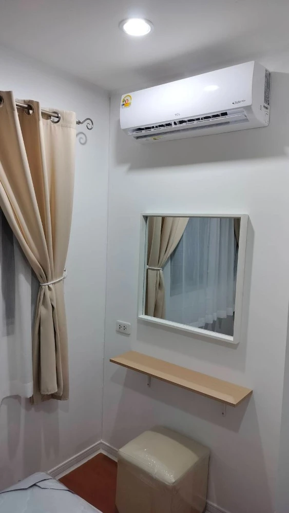 For rent: Lumpini Condo Town Ramintra-Nawamin, Building C, on Ramintra Road, 21st floor, very high, room in a soothing green tone, very livable.