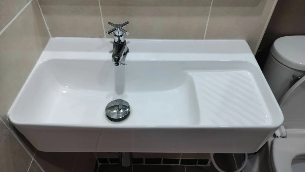 For rent: Lumpini Condo Town Ramintra-Nawamin, Building C, on Ramintra Road, 21st floor, very high, room in a soothing green tone, very livable.