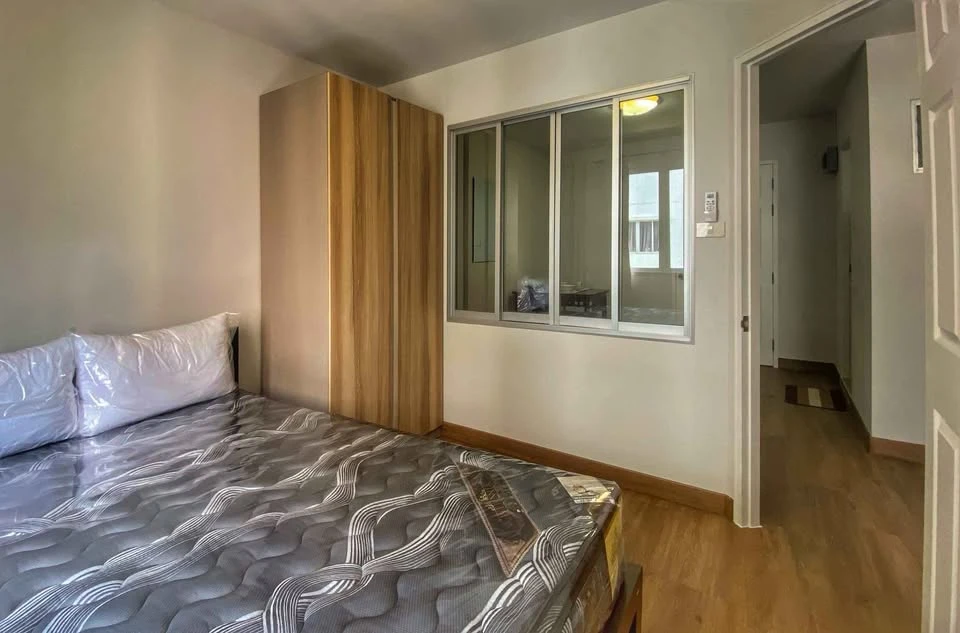 For rent: Lumpini Condo Town Ramintra - Lak Si, 1 bedroom, 1 bathroom, comes with complete furniture and electrical appliances. Don't miss it.
