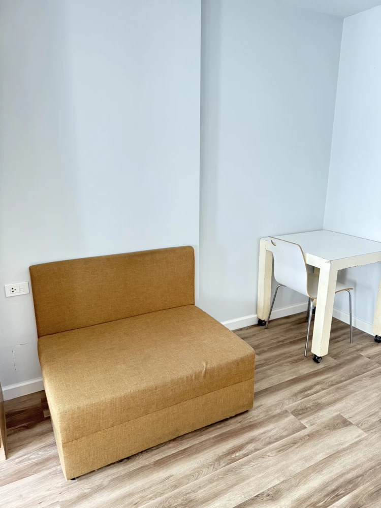 For rent: Lumpini Condo Town Ramintra - Lak Si, fully furnished with built-in wardrobe. This price is a must-see.