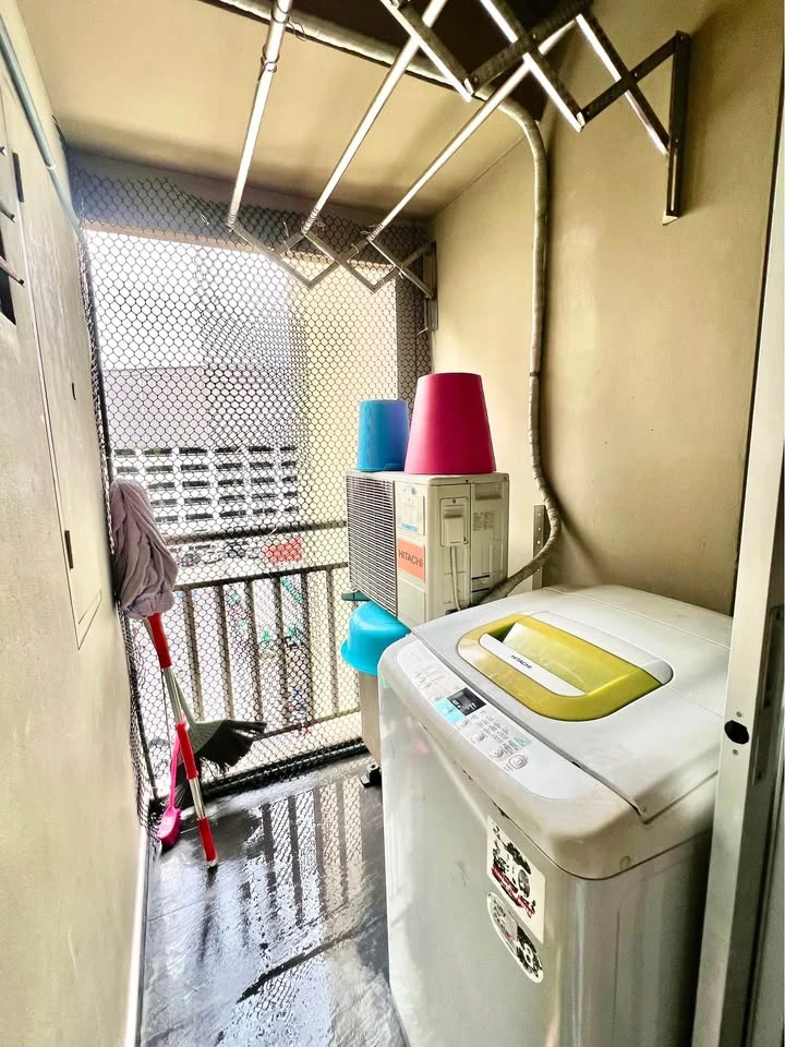For rent: Lumpini Condo Town Ram Intra - Lak Si, corner room, bedroom not attached to the next room, quiet, no noise, spacious, open area, must book.