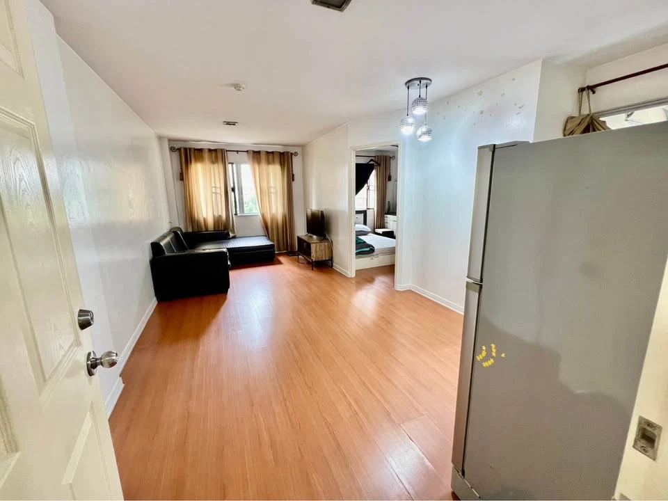 For rent: Lumpini Condo Town Ram Intra - Lak Si, corner room, bedroom not attached to the next room, quiet, no noise, spacious, open area, must book.