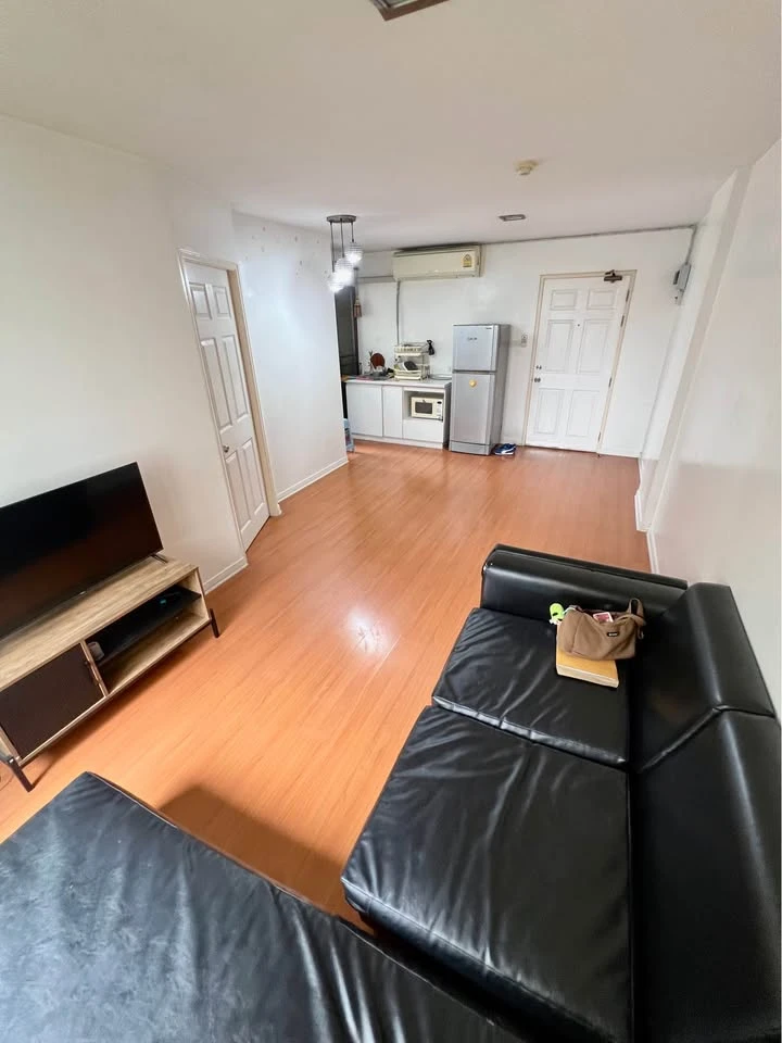 For rent: Lumpini Condo Town Ram Intra - Lak Si, corner room, bedroom not attached to the next room, quiet, no noise, spacious, open area, must book.