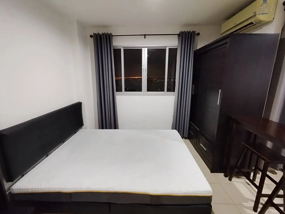 For rent, Lumpini Condo Town Ramintra-Nawamin, 19th floor, beautiful view, no block, room, good price, very nice.