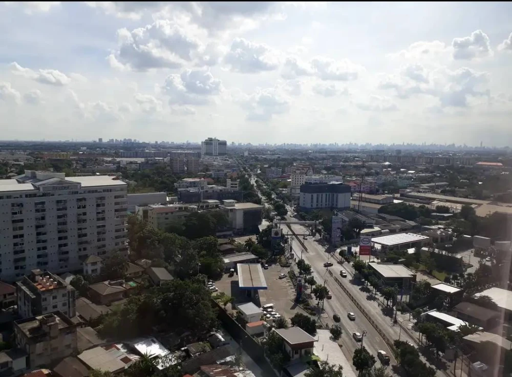 For rent, Lumpini Condo Town Ramintra-Nawamin, 19th floor, beautiful view, no block, room, good price, very nice.