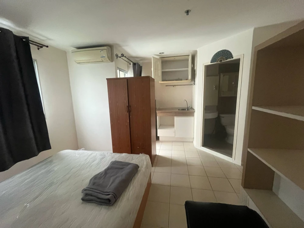 For rent: Lumpini Condo Town Ramintra-Nawamin, corner room with privacy, good price, hurry and reserve now.