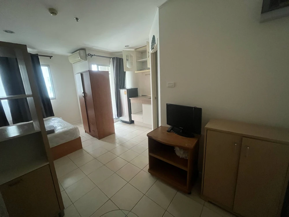 For rent: Lumpini Condo Town Ramintra-Nawamin, corner room with privacy, good price, hurry and reserve now.