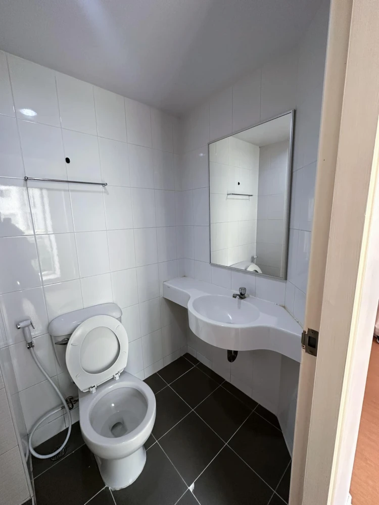 For rent: Lumpini Condo Town Ramintra-Lad Phrao, separate rooms, reasonable price, come and reserve now!