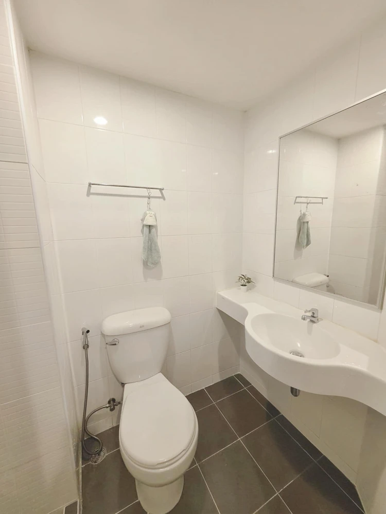 ให้เช่า ลุมพินี คอนโดทาวน์ รามอินทรา-ลาดปลาเค้า แบบ one bedroom 23 ตรม. ห้องสะอาดมาก พร้อมเฟอร์ครบเซต ย้ายเลย อย่ารีรอ
