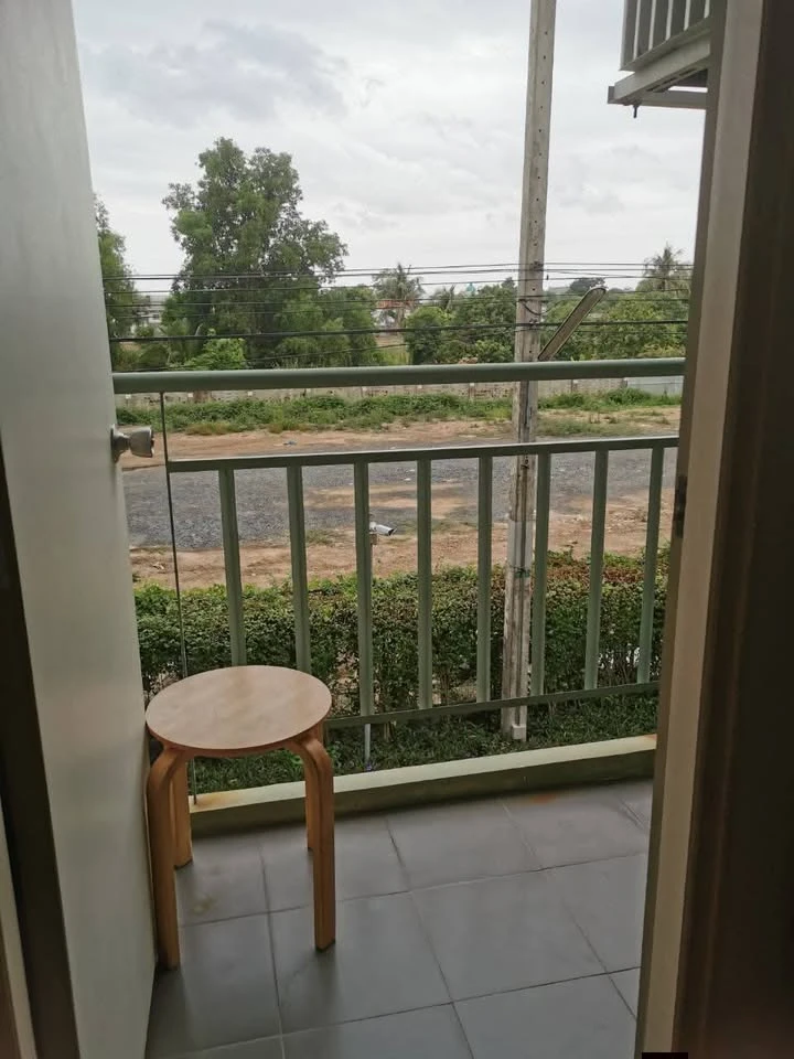 For rent: Lumpini Condo Town Romklao-Suvarnabhumi, Building B3, 2nd floor. Fully furnished and equipped with appliances. Ready to move in.