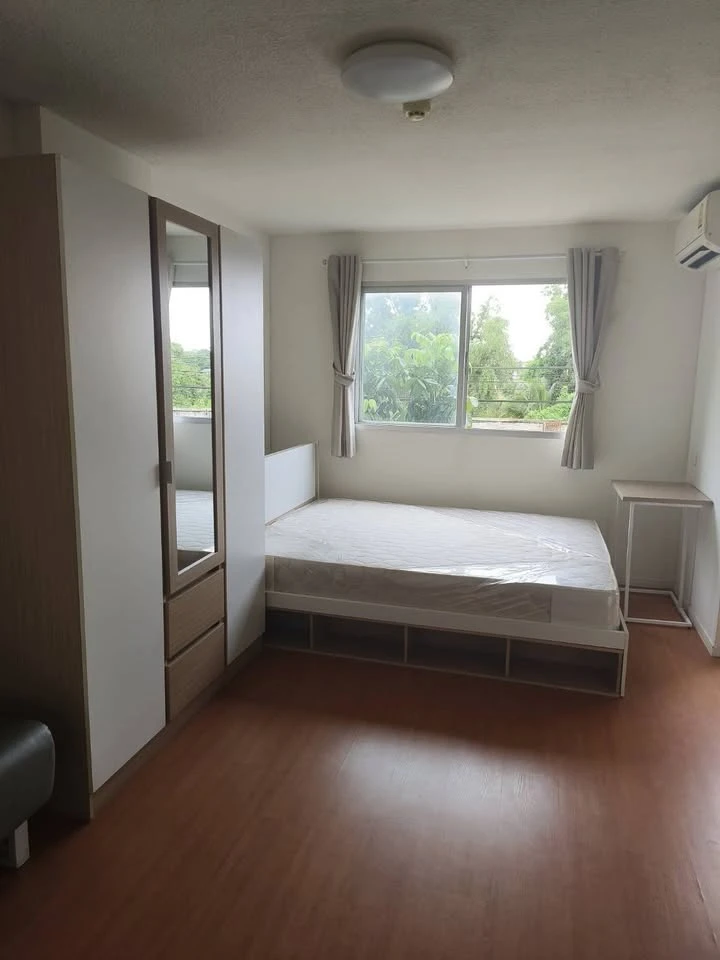 For rent: Lumpini Condo Town Romklao-Suvarnabhumi, Building B3, 2nd floor. Fully furnished and equipped with appliances. Ready to move in.