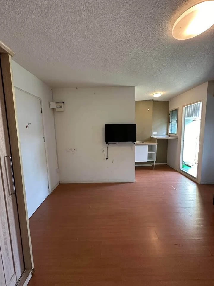 For rent: Lumpini Condo Town Romklao-Suvarnabhumi, great view, wind blows in all day, cool and comfortable, ready to move in immediately