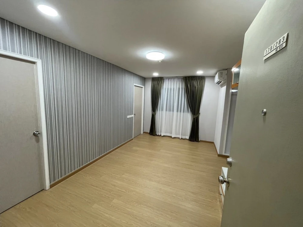 For rent: Lumpini Condo Town Romklao-Suvarnabhumi. Spacious and comfortable unit. Book now before it's too late!+++