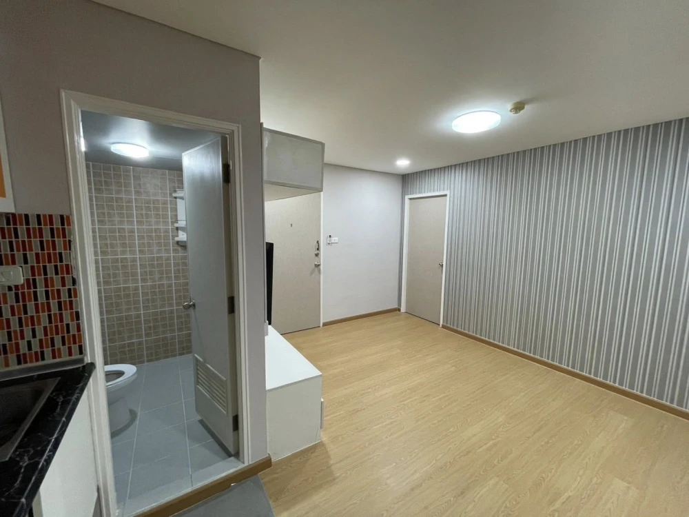 For rent: Lumpini Condo Town Romklao-Suvarnabhumi. Spacious and comfortable unit. Book now before it's too late!+++