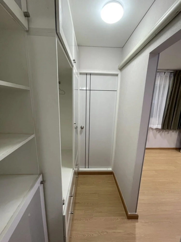 For rent: Lumpini Condo Town Romklao-Suvarnabhumi. Spacious and comfortable unit. Book now before it's too late!+++