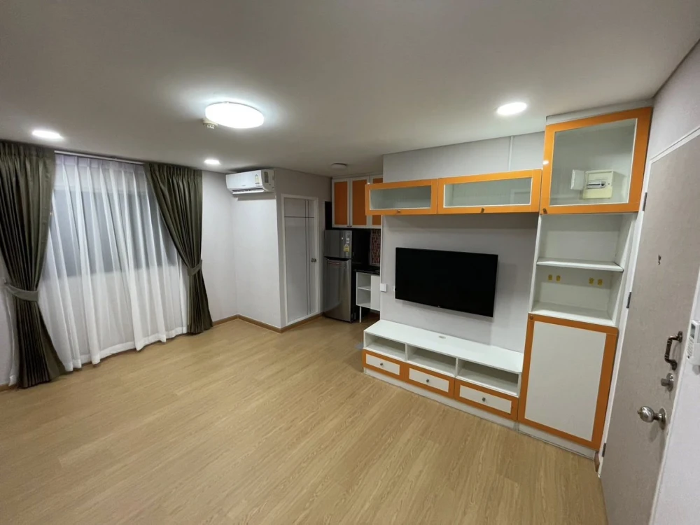 For rent: Lumpini Condo Town Romklao-Suvarnabhumi. Spacious and comfortable unit. Book now before it's too late!+++