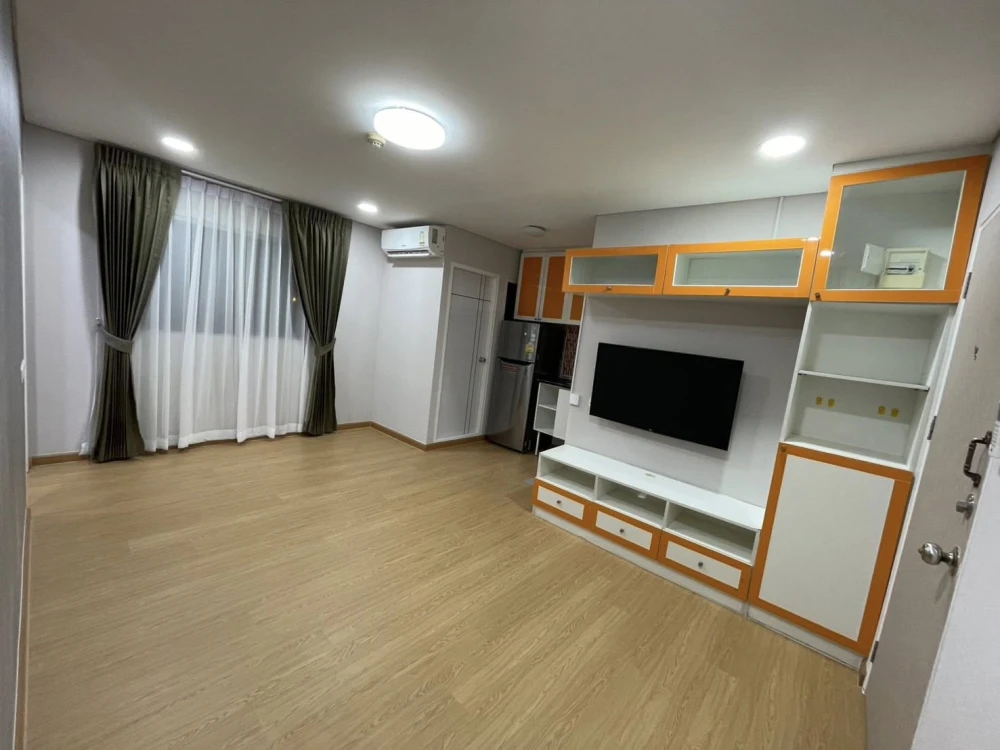 For rent: Lumpini Condo Town Romklao-Suvarnabhumi. Spacious and comfortable unit. Book now before it's too late!+++