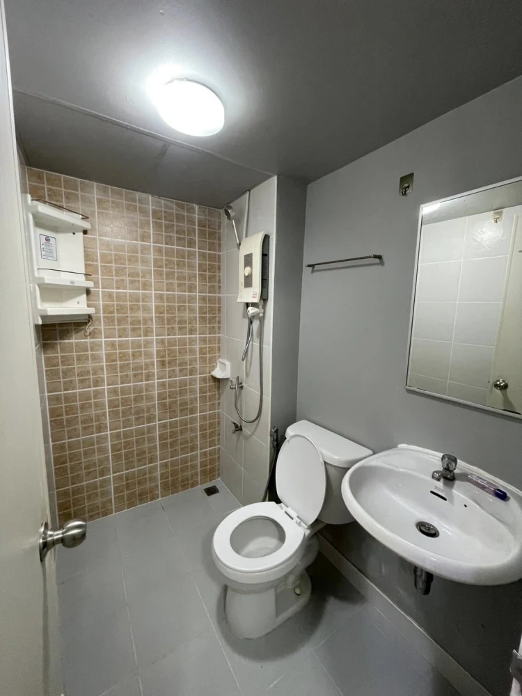 For rent: Lumpini Condo Town Romklao-Suvarnabhumi. Spacious and comfortable unit. Book now before it's too late!+++