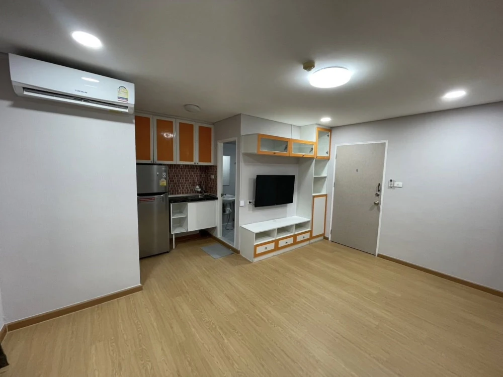 For rent: Lumpini Condo Town Romklao-Suvarnabhumi. Spacious and comfortable unit. Book now before it's too late!+++