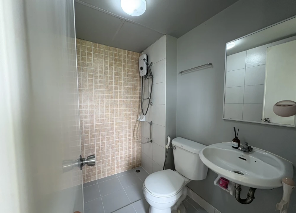 For rent: Lumpini Condo Town Romklao-Suvarnabhumi, ready to move in, complete here, just come with your belongings and you can move in.