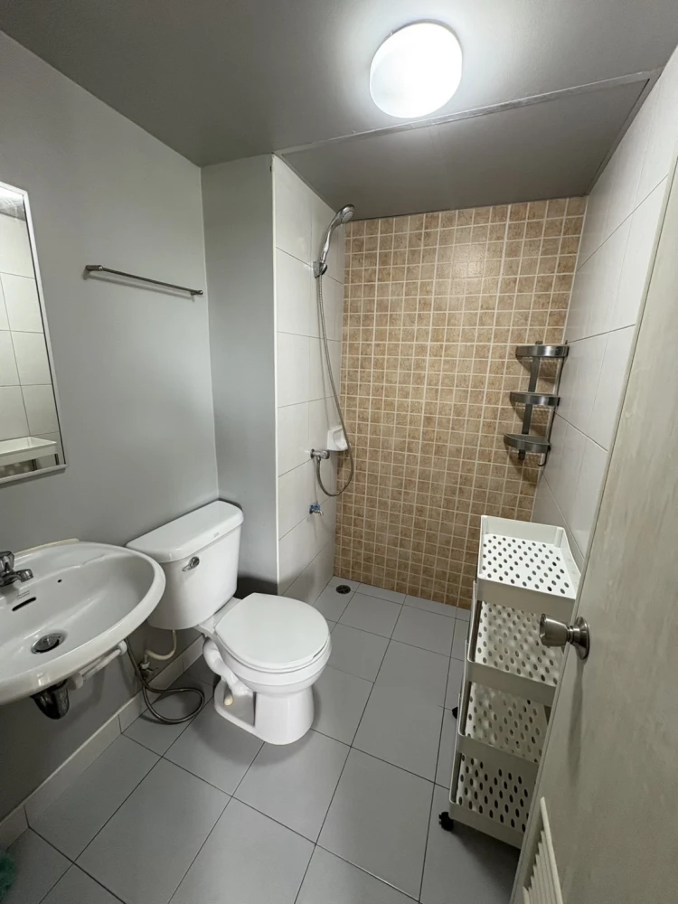 For rent: Lumpini Condo Town Romklao-Suvarnabhumi, ready to move in, complete here, just come with your belongings and you can move in.