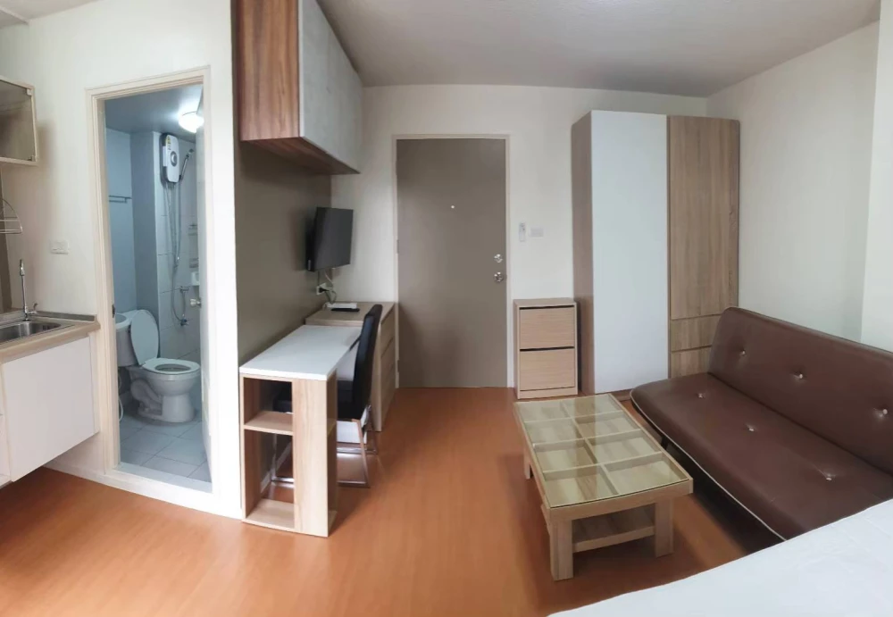 For rent: Lumpini Condo Town Romklao-Suvarnabhumi. Ready to move in. Fully furnished. Hurry and reserve now. Don't delay.
